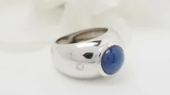 Bague jonc en or blanc et saphir étoilé