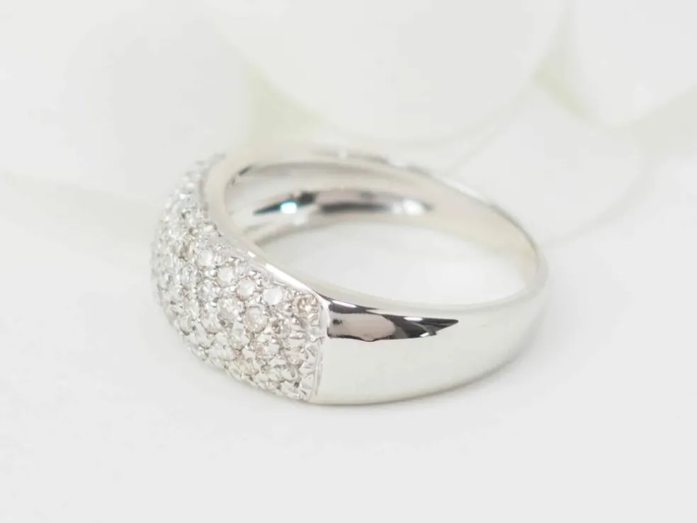 Bague jonc en or blanc et diamants