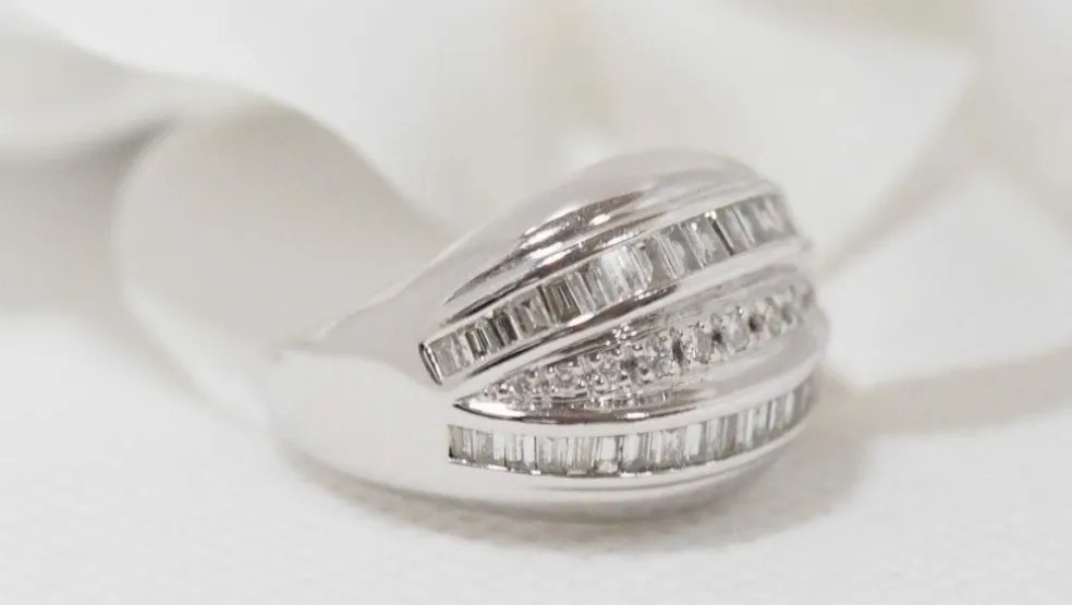 Bague Jonc en Or blanc et Diamants