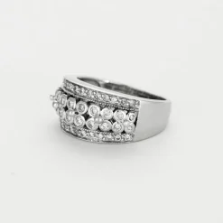 Bague jonc en or gris et diamants
