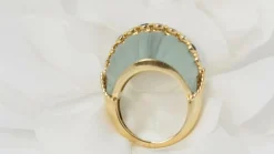 Bague jonc en or jaune saphirs et diamants sur quartz vert