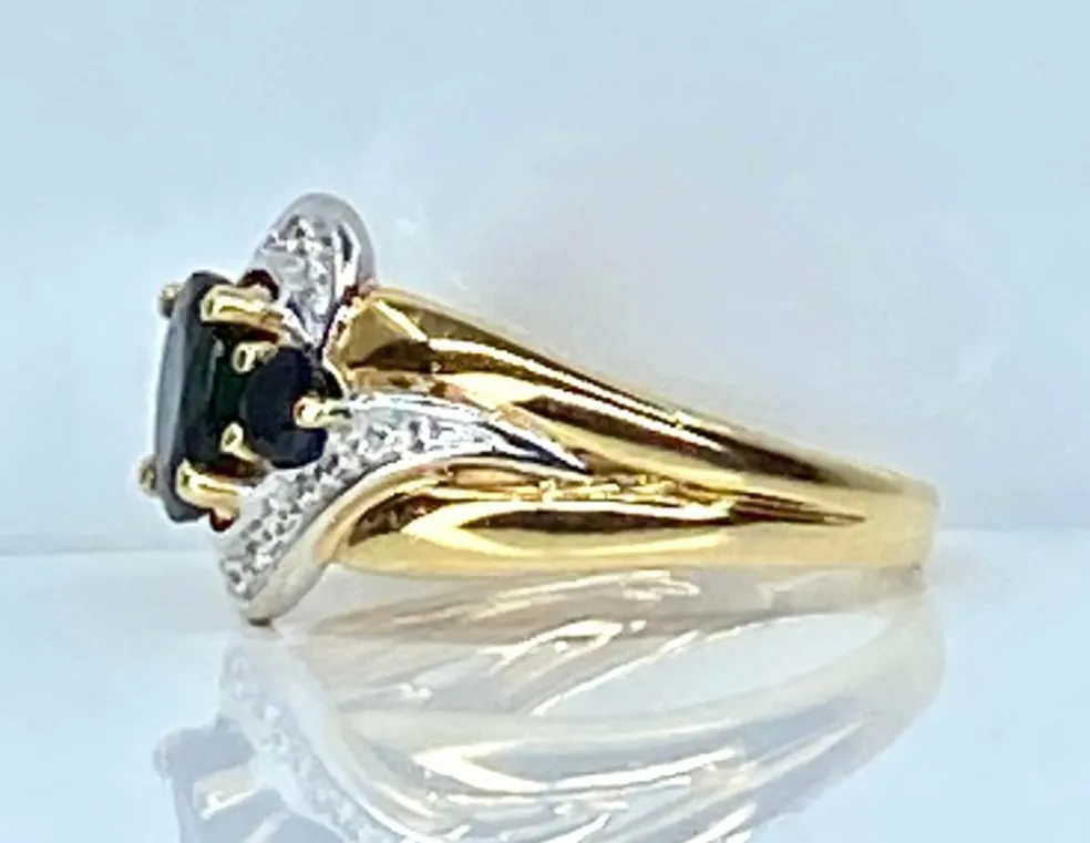 Bague jonc en or jaune en saphirs et diamants