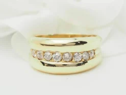 Bague jonc en or jaune et diamants