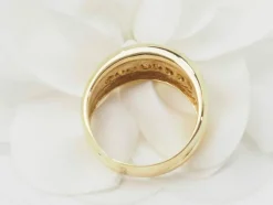 Bague jonc en or jaune et diamants