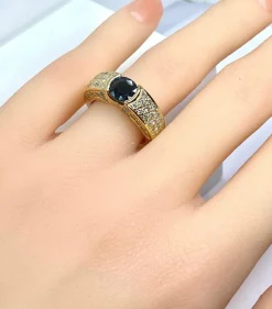 Bague jonc en or jaune, saphir et diamants