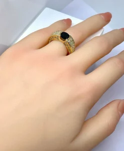 Bague jonc en or jaune, saphir et diamants
