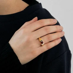 Bague jonc en or, rubis et diamants