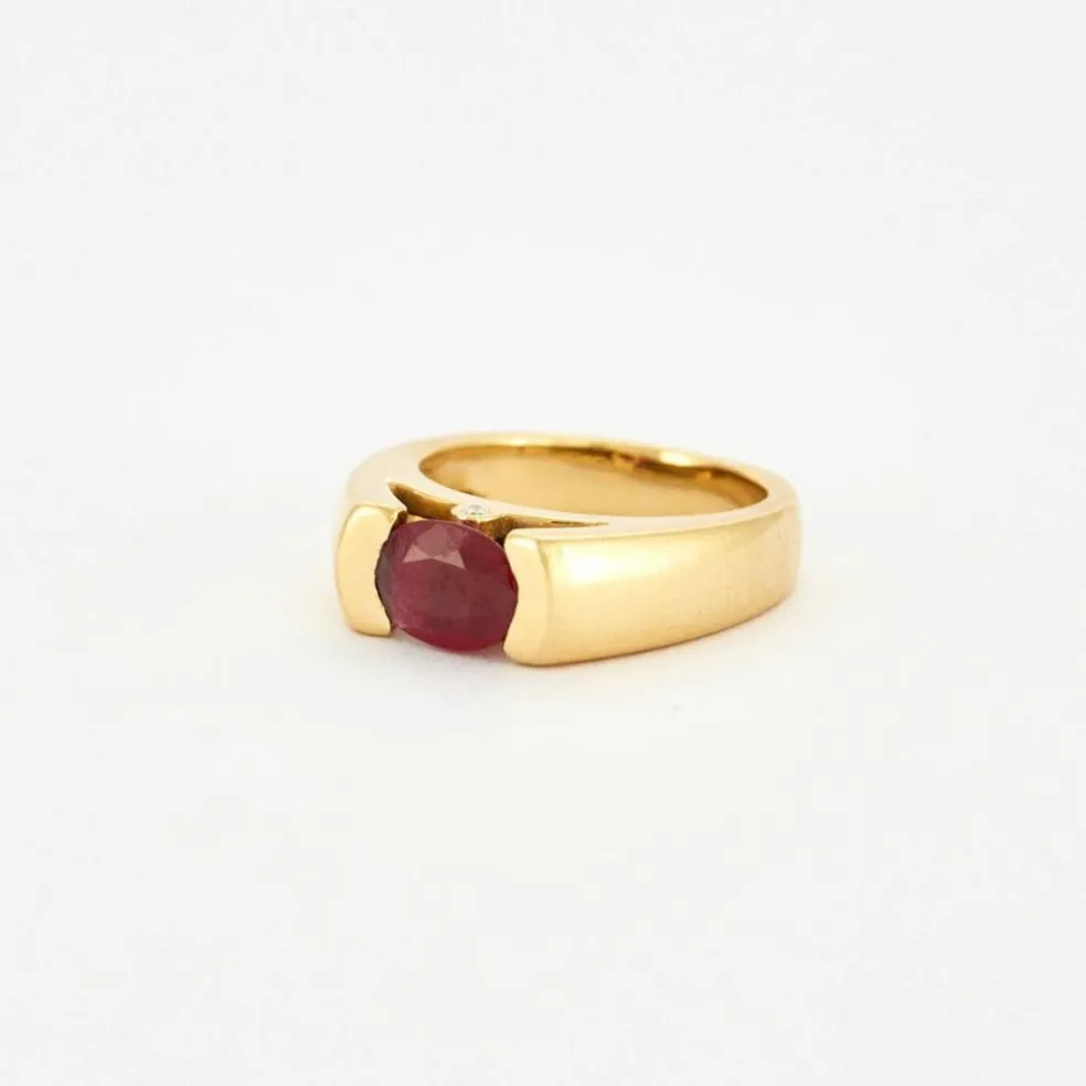 Bague jonc en or, rubis et diamants