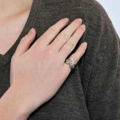 Bague jonc or blanc diamants