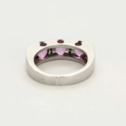 Bague jonc or blanc, saphirs roses et diamants