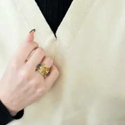 Bague jonc or et pierres de couleurs