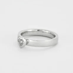 Bague jonc or gris diamant coeur
