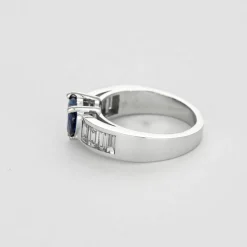 Bague jonc or gris, saphir et diamants