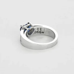 Bague jonc or gris, saphir et diamants