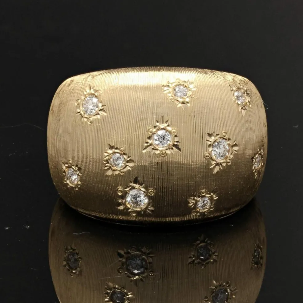 Bague jonc or jaune diamants satinée