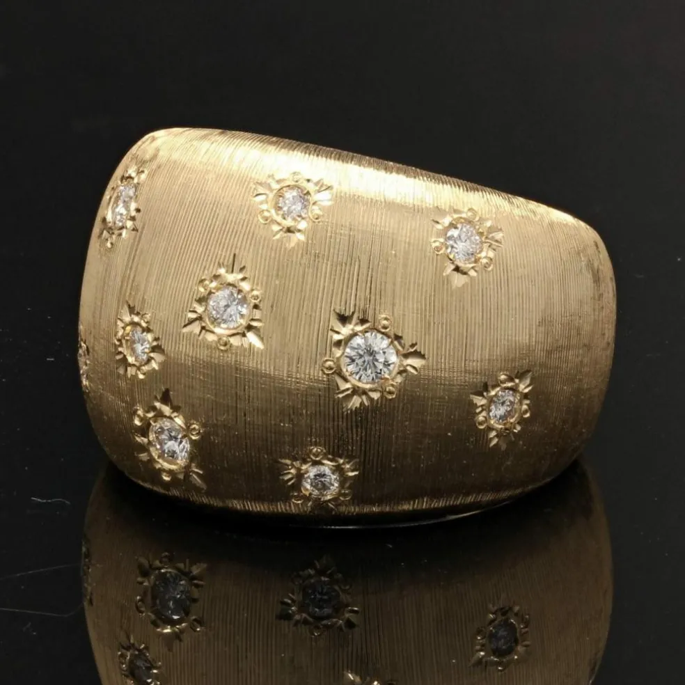 Bague jonc or jaune diamants satinée