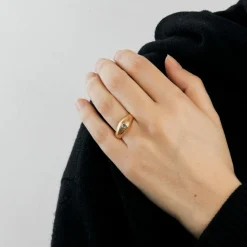 Bague jonc or jaune et diamant