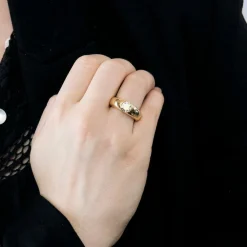 Bague jonc or jaune et diamant