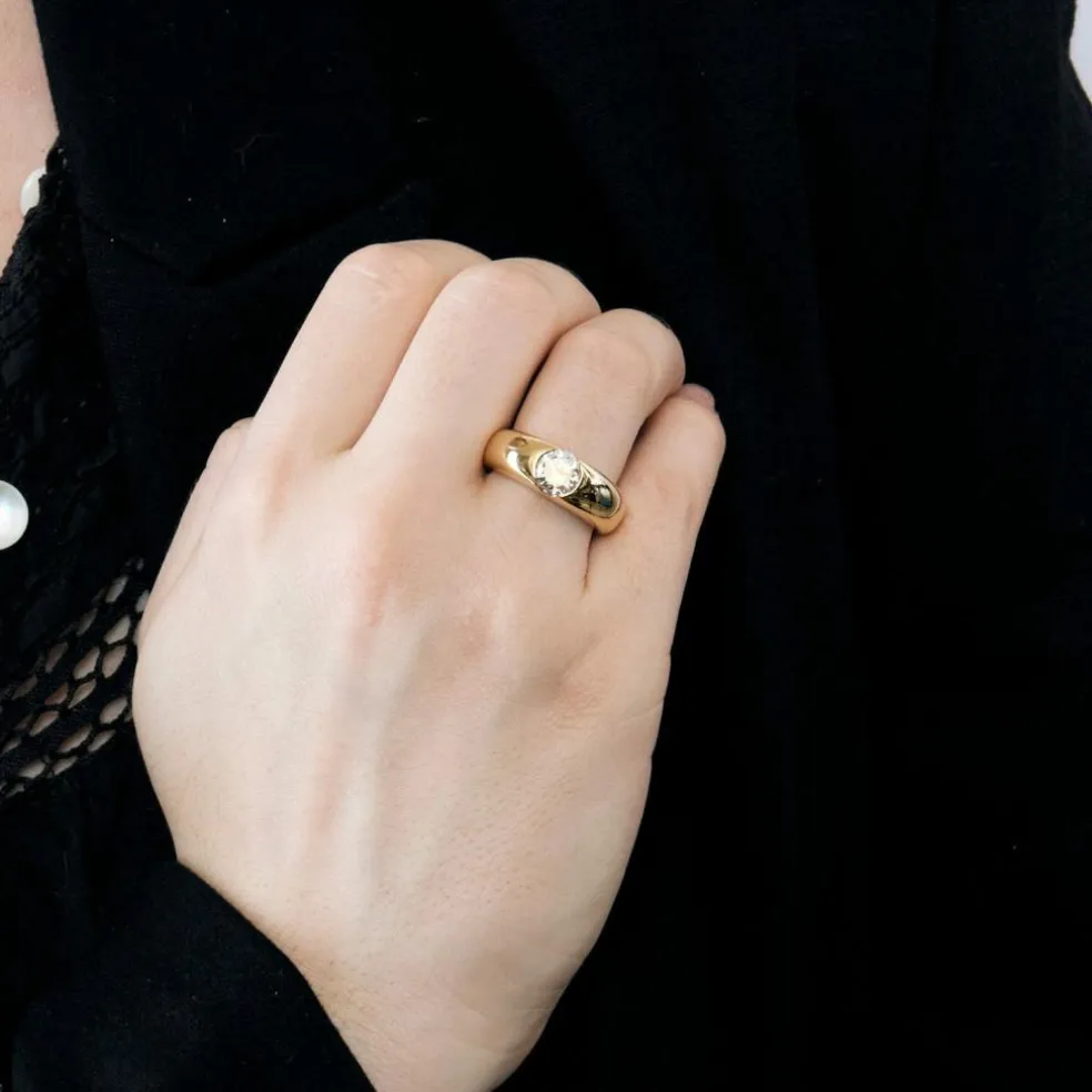 Bague jonc or jaune et diamant