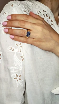 Bague jonc or jaune et saphirs
