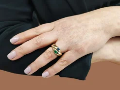 Bague jonc or jaune, émeraude et saphir