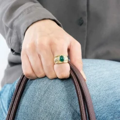 Bague jonc or jaune, émeraude et diamants