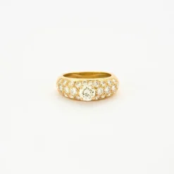 Bague jonc or jaune pavage diamants et diamant central