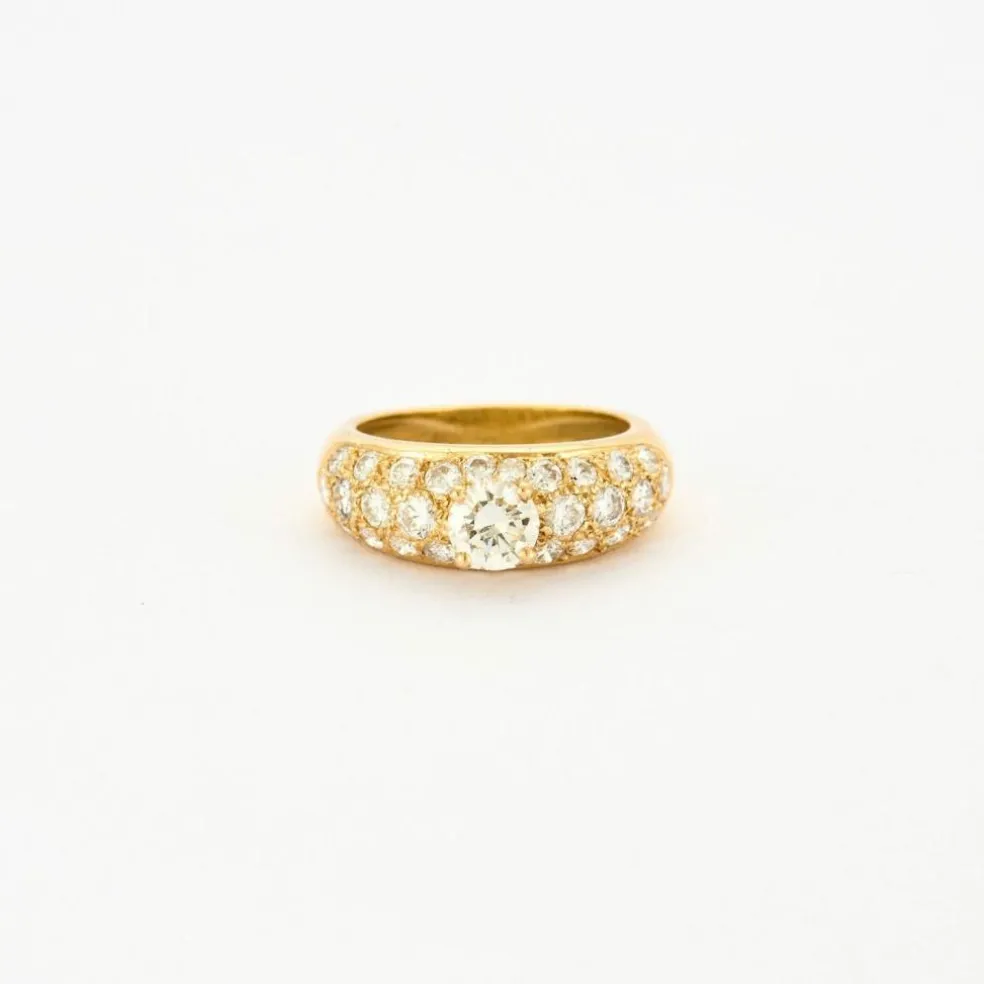 Bague jonc or jaune pavage diamants et diamant central