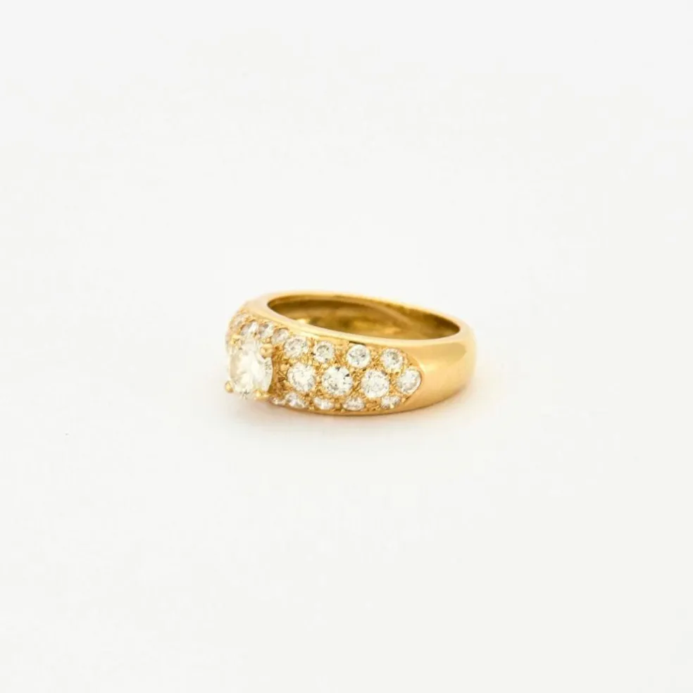 Bague jonc or jaune pavage diamants et diamant central
