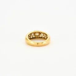 Bague jonc or jaune pavage diamants et diamant central