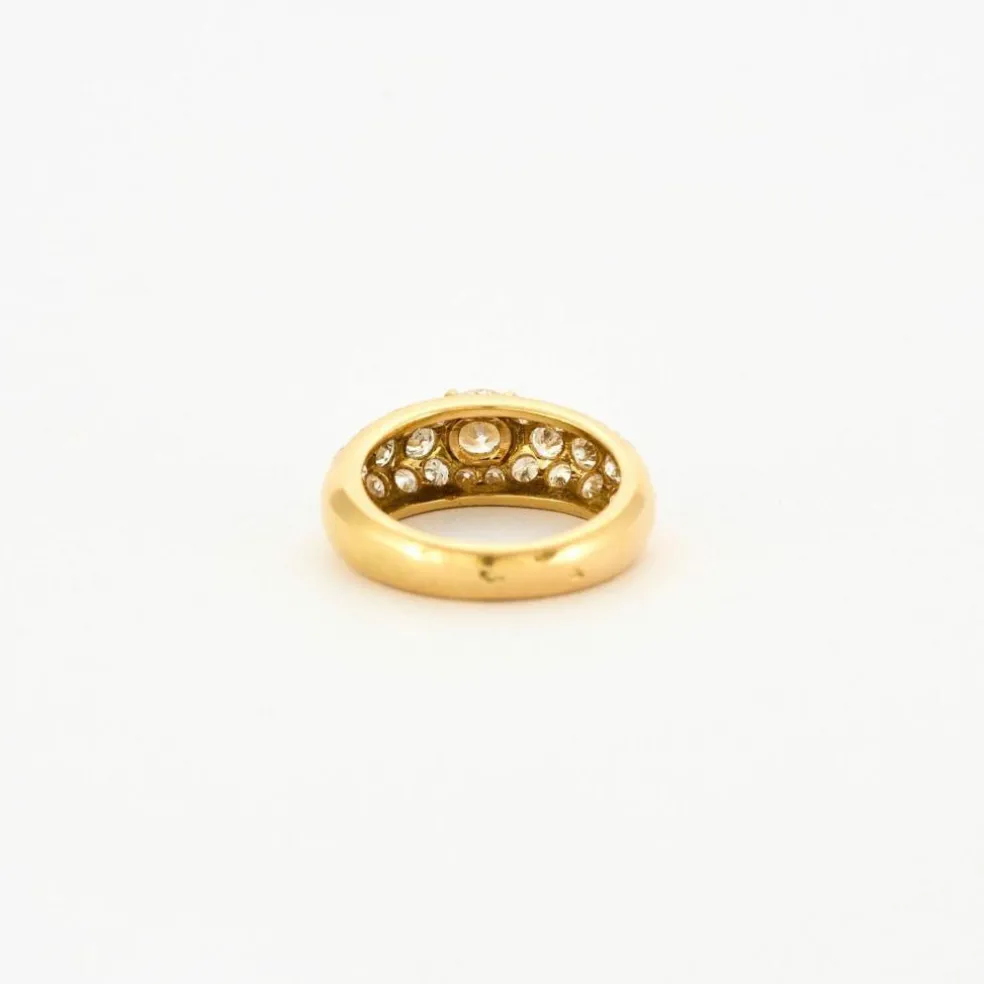 Bague jonc or jaune pavage diamants et diamant central