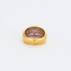 Bague jonc or jaune, rubis, diamants fleurs