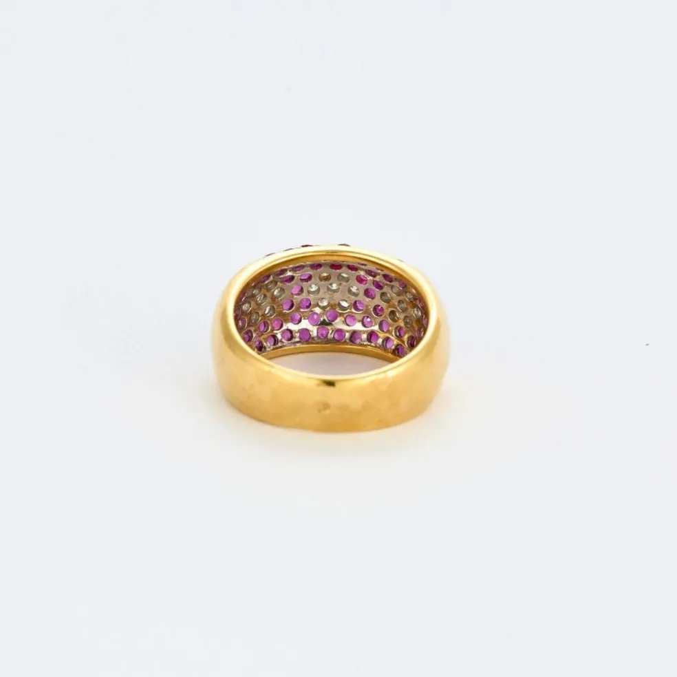 Bague jonc or jaune, rubis, diamants fleurs