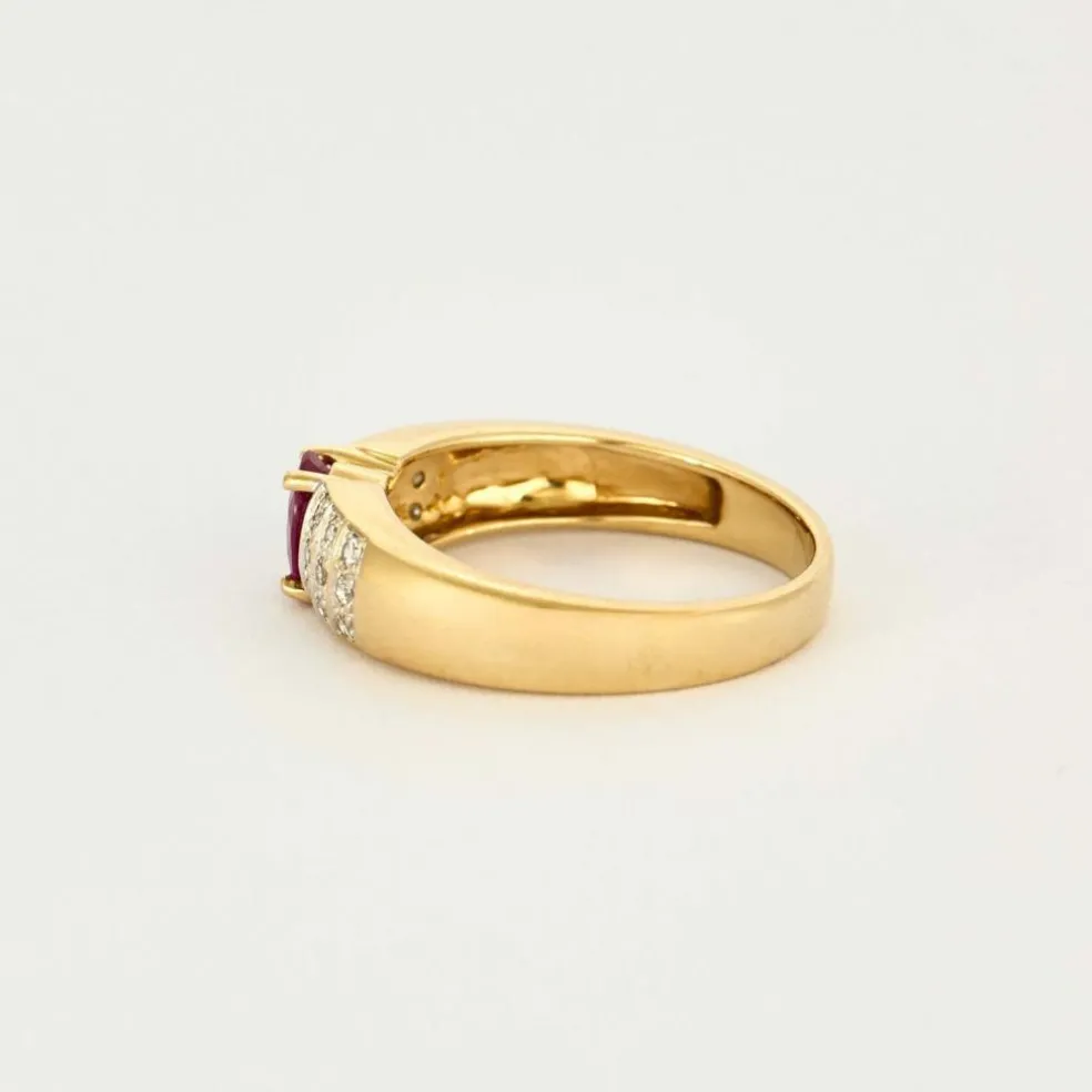 Bague jonc or jaune, rubis et diamants