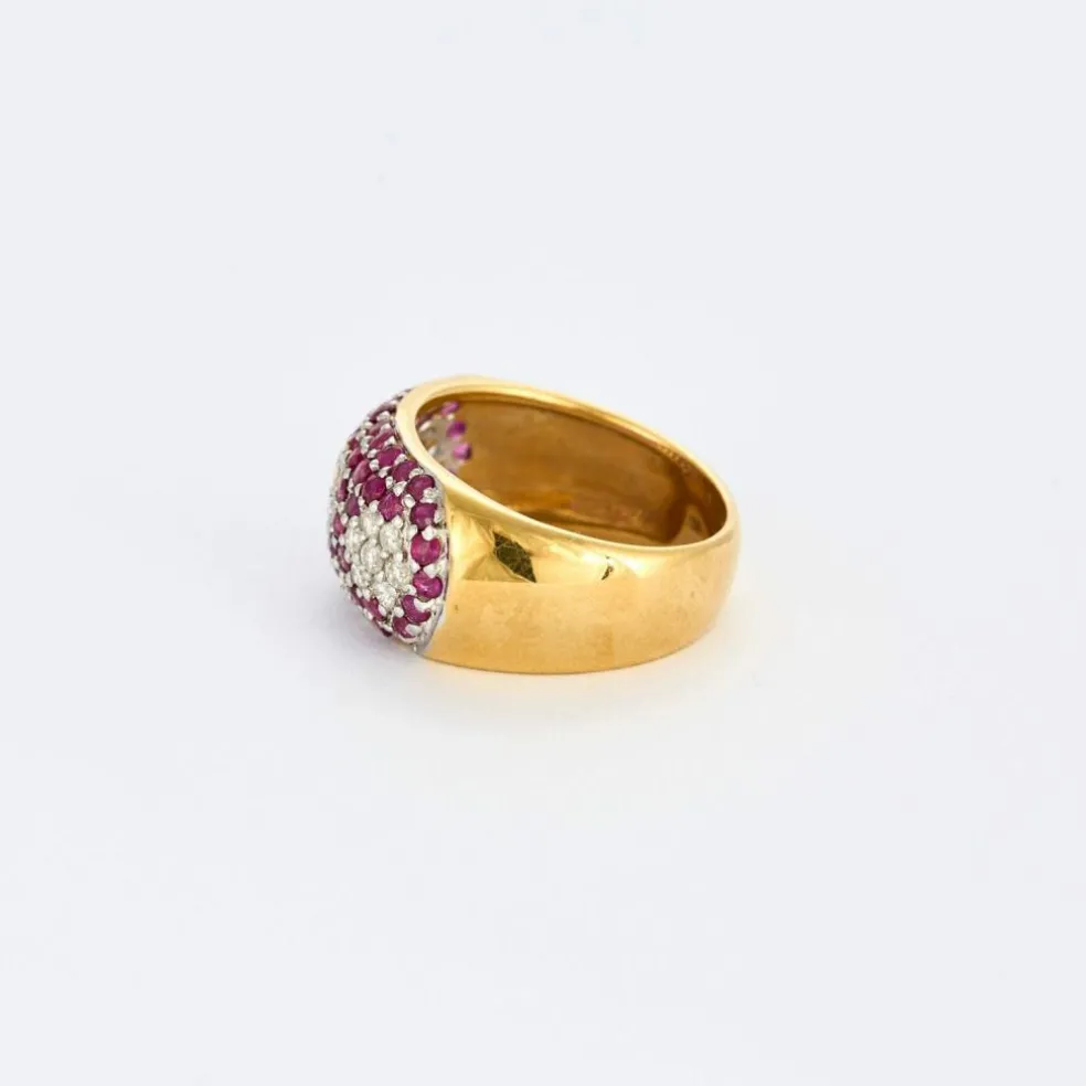 Bague jonc or jaune, rubis, diamants fleurs
