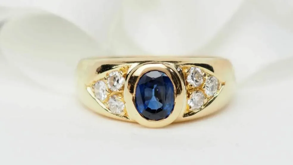 Bague Jonc or jaune, spinelle bleu et diamants