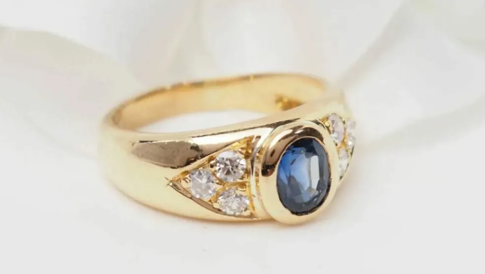 Bague Jonc or jaune, spinelle bleu et diamants