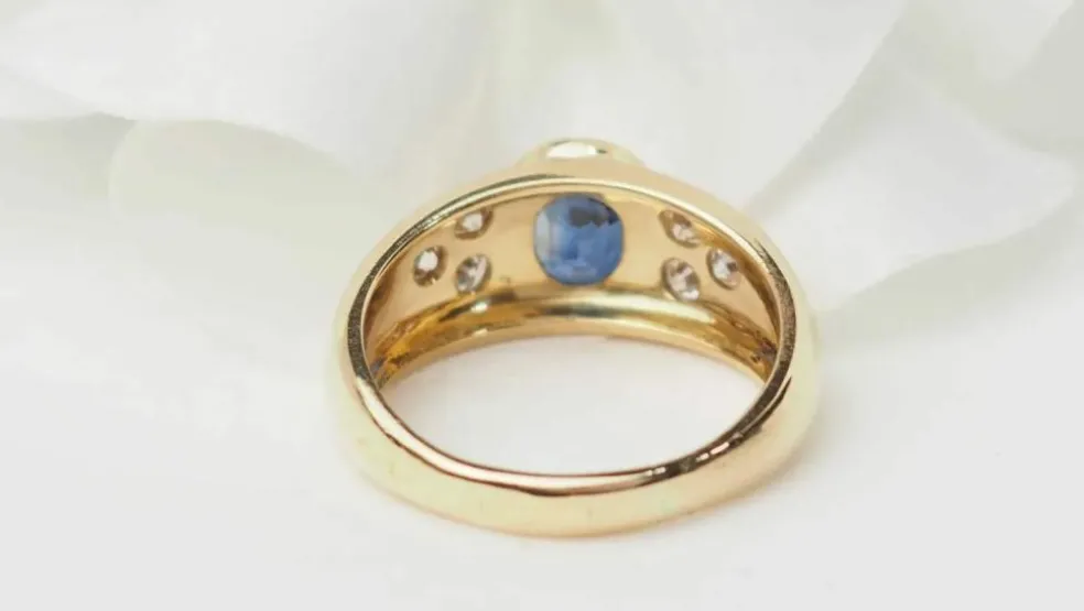 Bague Jonc or jaune, spinelle bleu et diamants