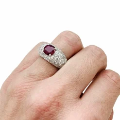 Bague jonc pavage diamant, rubis 1,78 carats.