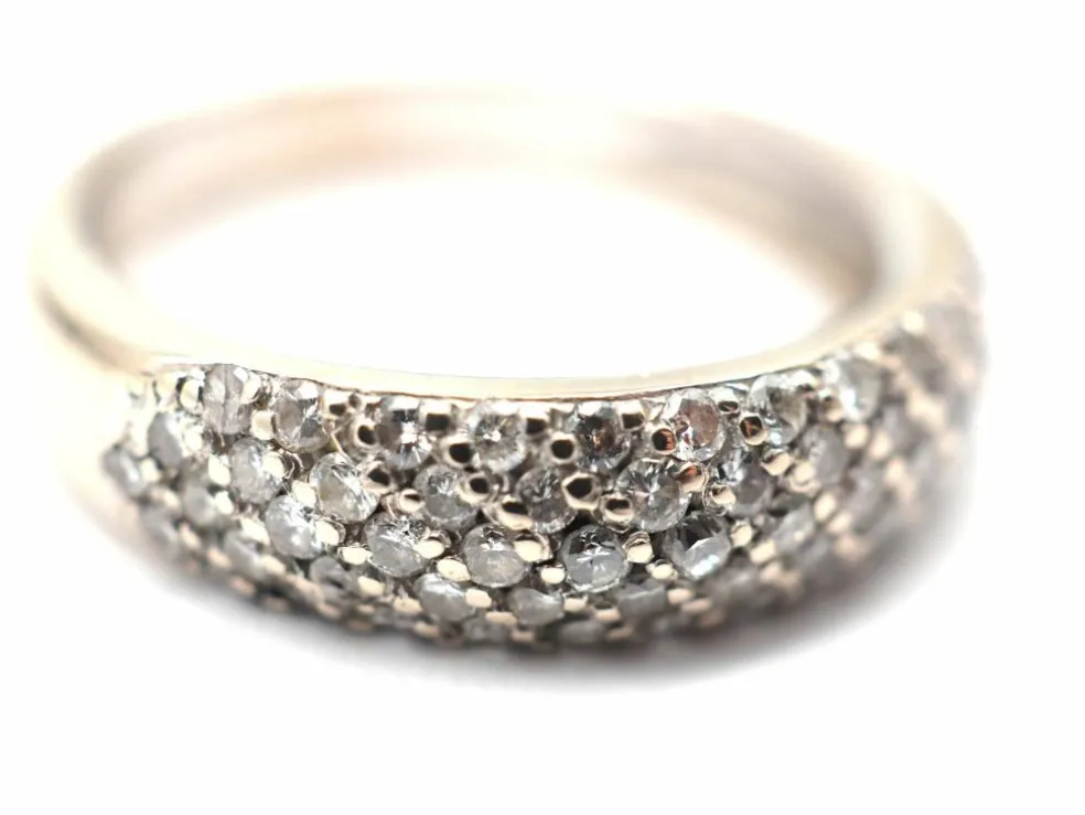 Bague jonc pavage or jaune 750 et diamants