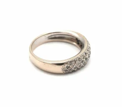 Bague jonc pavage or jaune 750 et diamants
