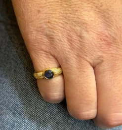 Bague jonc saphir ancien et diamants monture or jaune