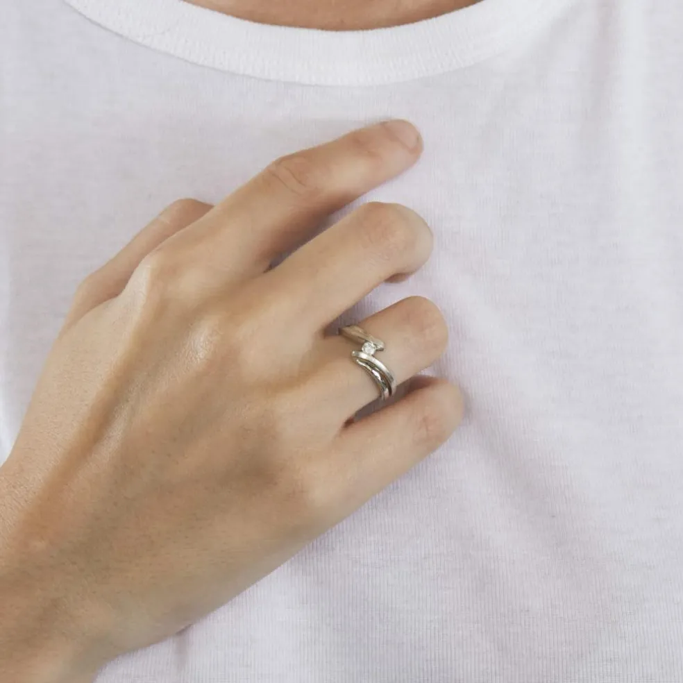Bague joncs croisés or gris et diamant