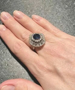 Bague Jupe avec saphir et diamants en baguette et brillant