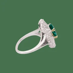 Bague "Jupe" platine, or jaune, diamants, émeraude.
