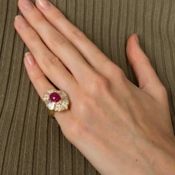 Bague Jupe Rubis cabochon Diamants