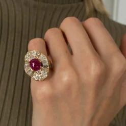 Bague Jupe Rubis cabochon Diamants