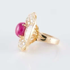 Bague Jupe Rubis cabochon Diamants
