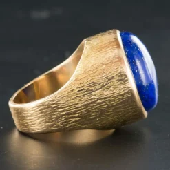Bague lapis lazuli or jaune ciselé