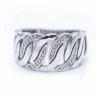 Bague large en or blanc avec diamants